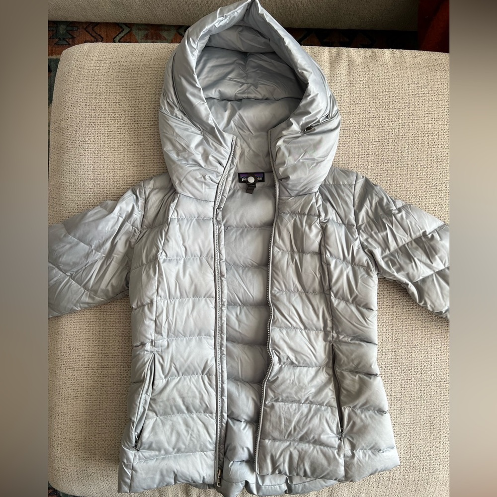 Silver/gray Patagonia jacket. Size small.